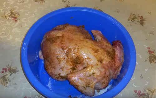 Курица на бутылке в духовке температура. Курица на бутылке в духовке целиком — 6 рецептов с хрустящей корочкой
