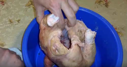 Курица на бутылке в духовке температура. Курица на бутылке в духовке целиком — 6 рецептов с хрустящей корочкой