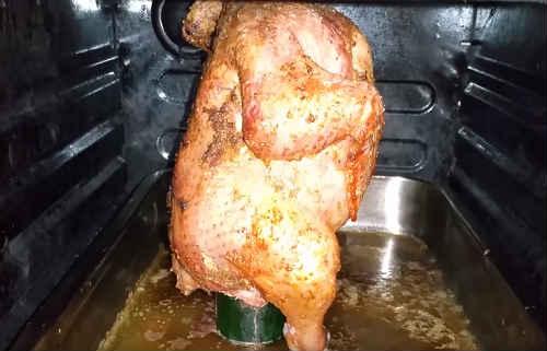 Курица на бутылке в духовке с картошкой. Курица на бутылке в духовке — пошаговый рецепт с хрустящей корочкой