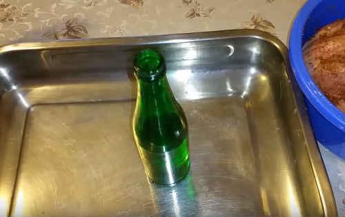 Курица на бутылке в духовке с картошкой. Курица на бутылке в духовке — пошаговый рецепт с хрустящей корочкой