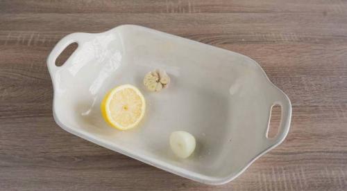 Как запечь курицу в фольге целиком с корочкой. Курица, запеченная целиком в фольге