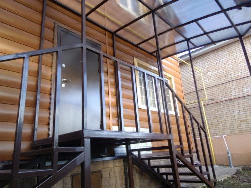 Строительный гид: как сделать крыльцо из профильной трубы 07 Строительный гид: как сделать крыльцо из профильной трубы 07