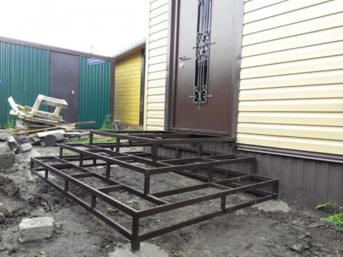 Строительный гид: как сделать крыльцо из профильной трубы 06 Строительный гид: как сделать крыльцо из профильной трубы 06