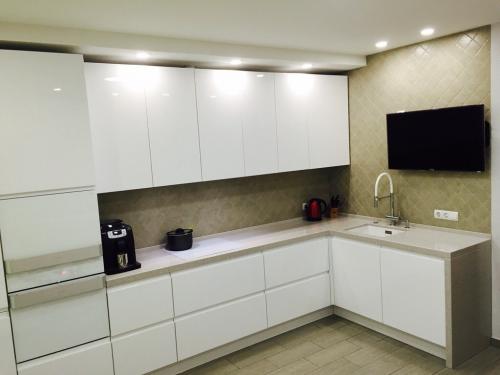 Теплые цвета стен для кухни. Выбираем цвет кухонного гарнитура