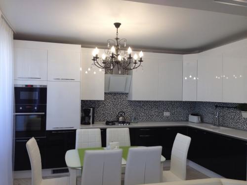 Теплые цвета стен для кухни. Выбираем цвет кухонного гарнитура