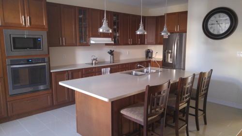 Теплые цвета стен для кухни. Выбираем цвет кухонного гарнитура