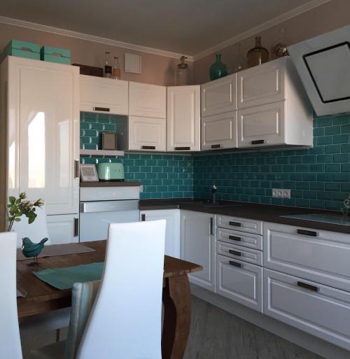 Теплые цвета стен для кухни. Выбираем цвет кухонного гарнитура