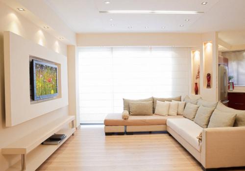 Гостиная в современном стиле в светлых тонах. Цветовые решения и декор светлой гостиной 12