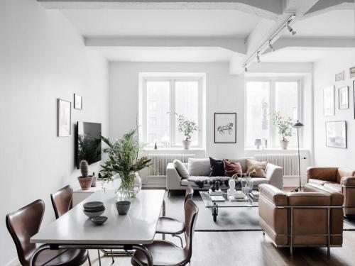 Гостиная в светлых тонах с акцентами. Светлая гостиная: примеры красивого и современного дизайна зала в светлых тонах (120 фото)