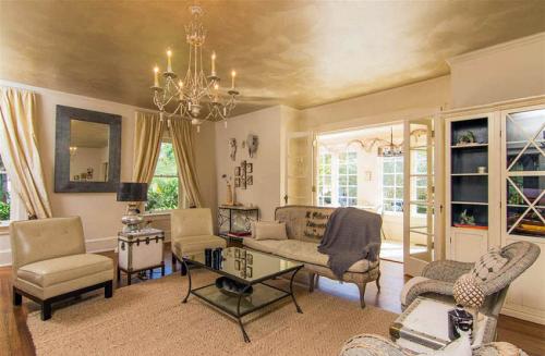 Как подобрать цвет мебели в гостиной. Цвет в современной гостиной