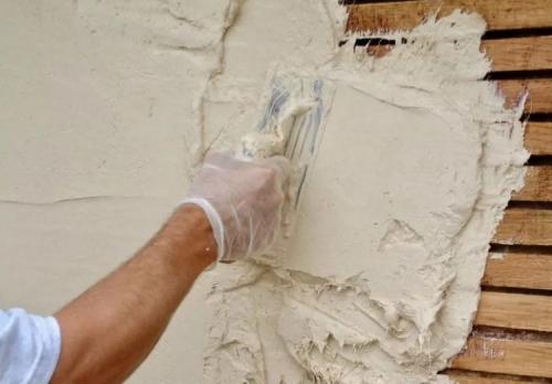 Можно ли штукатурить дерево: особенности и советы 04