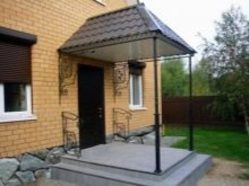 Металлическая лестница на крыльцо: современный и практичный выбор 24