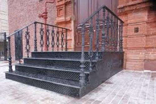 Какие виды металлических лестниц на крыльцо существуют. Виды металлических лестниц