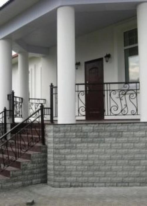 Металлическая лестница на крыльцо: современный и практичный выбор 18