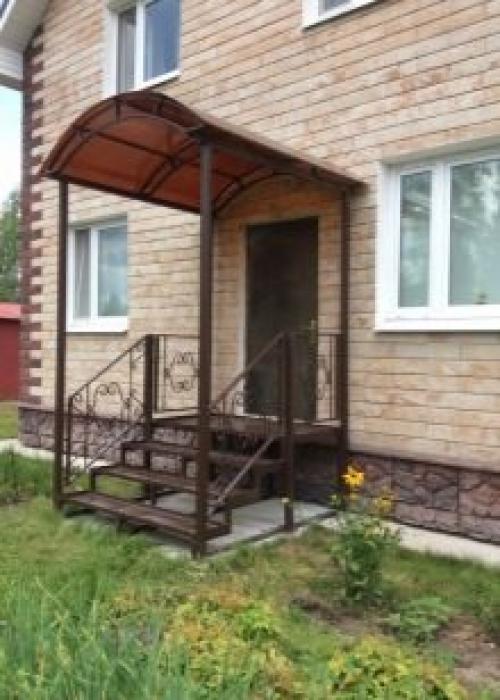 Металлическая лестница на крыльцо: современный и практичный выбор 20