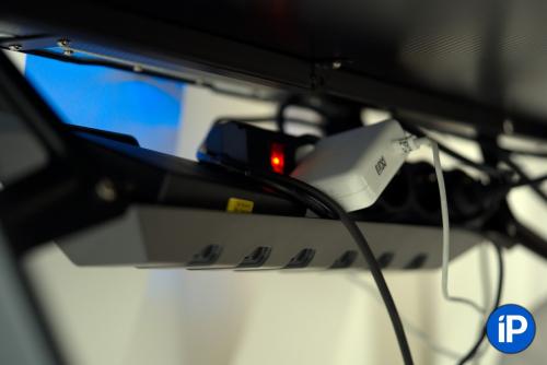 Красивое рабочее место за компьютером.  Настраиваемый стол: ThunderX3 ED7