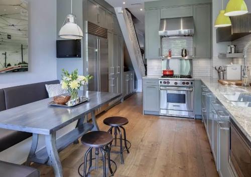 Как выбрать идеальные размеры обеденного стола: советы и рекомендации 08