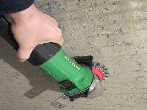 Как снять масляную краску с потолка кухни?