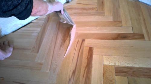 Как снять старую краску с деревянного пола. Использование электрического оборудования для снятия краски 10