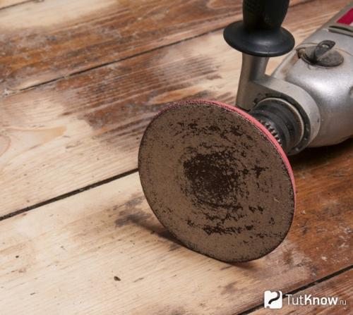 Как снять краску с пола своими руками. Классическое снятие краски 06