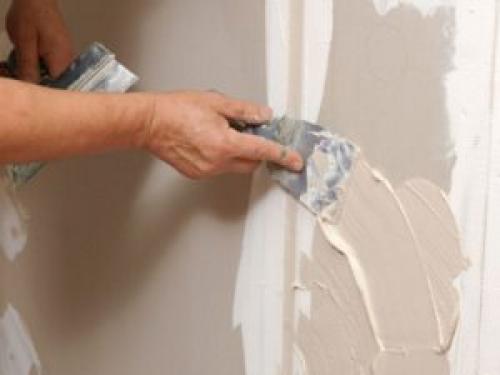 Нужно ли шпаклевать гипсокартон под обои. Практическое значение шпатлевки