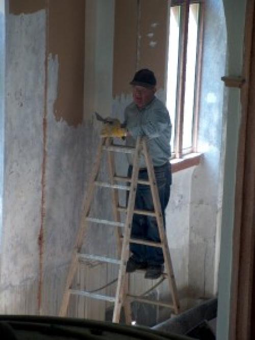 Как убрать краску с пола после ремонта. Использование химического метода 06 Как убрать краску с пола после ремонта. Использование химического метода 06