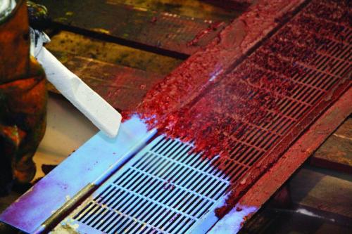 Как снять старую краску с металла в домашних условиях. Смывка старой краски с металла — обзор самых эффективных методов для удаления старой краски с металлических поверхностей