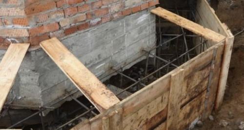 Как укрепить фундамент старого дома своими.. Почему разрушается основание дома 08