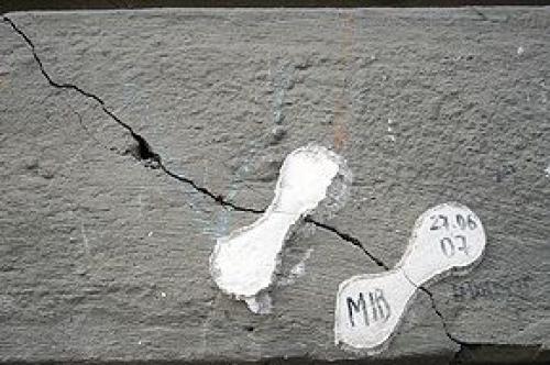 Как укрепить фундамент деревянного дома. Причины и виды разрушения фундамента