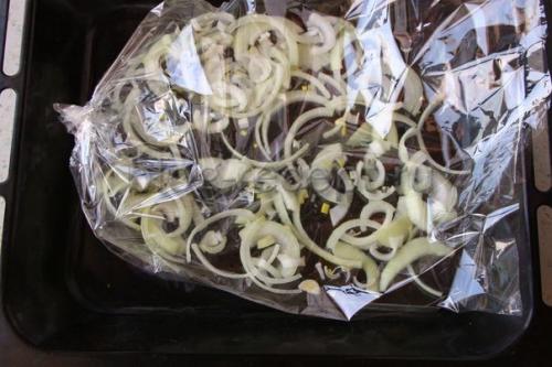 Как запечь курицу в духовке целиком, чтобы была сочной с картошкой. Как вкусно запечь курицу с картошкой в духовке целиком