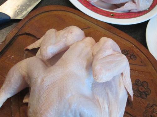 Рецепт курицы в духовке целиком с корочкой. Курица с хрустящей корочкой запеченная целиком в духовке