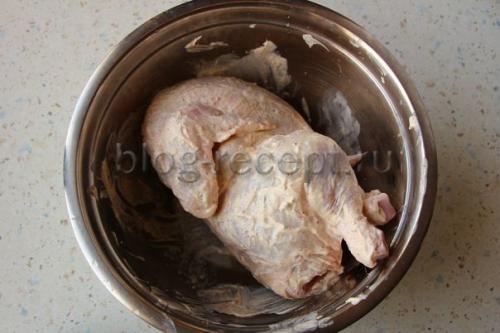 Как запечь курицу в духовке целиком, чтобы была сочной с картошкой. Как вкусно запечь курицу с картошкой в духовке целиком