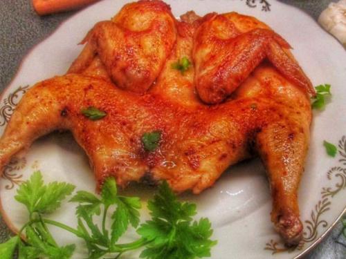 Рецепт курицы в духовке целиком с корочкой. Курица с хрустящей корочкой запеченная целиком в духовке