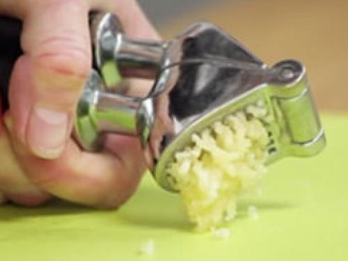 Курица в духовке с корочкой с майонезом. Курица целиком в духовке с майонезом