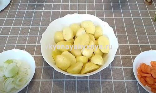 Как запечь курицу в духовке на противне. Как вкусно запечь курицу в духовке кусочками с картошкой?