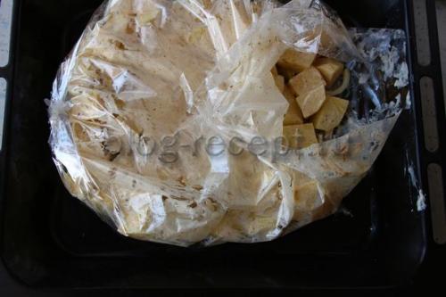 Как запечь курицу в духовке целиком, чтобы была сочной с картошкой. Как вкусно запечь курицу с картошкой в духовке целиком