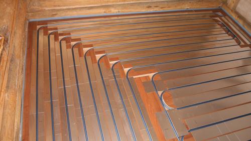 Теплые водяные полы на деревянный пол: преимущества и особенности 01