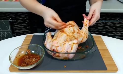 Курица в рукаве с картошкой. Курица с картошкой в духовке в рукаве — 6 самых вкусных рецептов