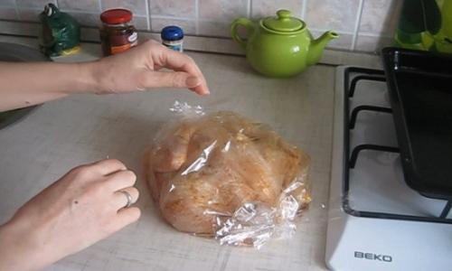 Сочная Курица в духовке с хрустящей корочкой в рукаве. Этапы приготовления: