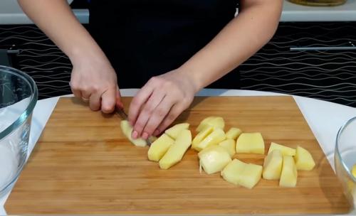 Курица в рукаве с картошкой. Курица с картошкой в духовке в рукаве — 6 самых вкусных рецептов