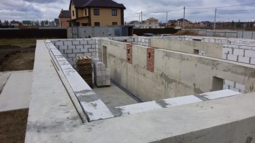 Из чего сделать стены в подвале. Материал стен цокольного этажа, подвала: возможные варианты, их плюсы и минусы