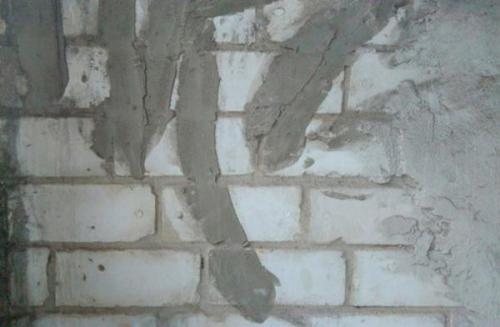 Как укрепить стены старого дома. Как надежно укрепить стену дома, если в ней появилась трещина