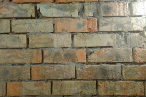 Как укрепить стены старого дома. Как надежно укрепить стену дома, если в ней появилась трещина