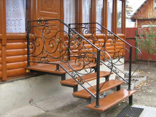 Из чего сделать уличные ступени. Разновидности уличных лестниц