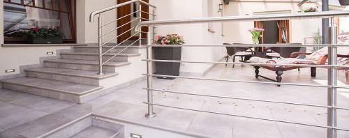 Отделка ступеней крыльца своими руками. Укладка плитки на ступени крыльца своими руками — подробная информация