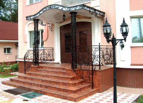 Из чего сделать крыльцо в частном доме. Фундамент: ошибки и пути решения