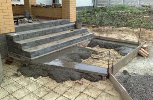 Сколько стоит сделать крыльцо из бетона. Сколько стоит построить крыльцо к дому и от чего зависит стоимость