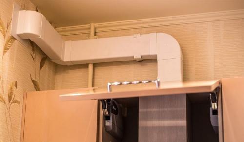 Как установить вытяжку в шкаф. Правила проведения монтажа