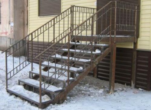 Крыльцо из металла с навесом своими руками. Преимущества крыльца из металла