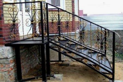 Крыльцо из металла своими руками. Устройство крыльца из металла